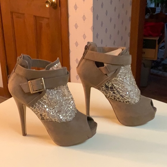 Styluxe Platform Booties - Picture 2 of 6